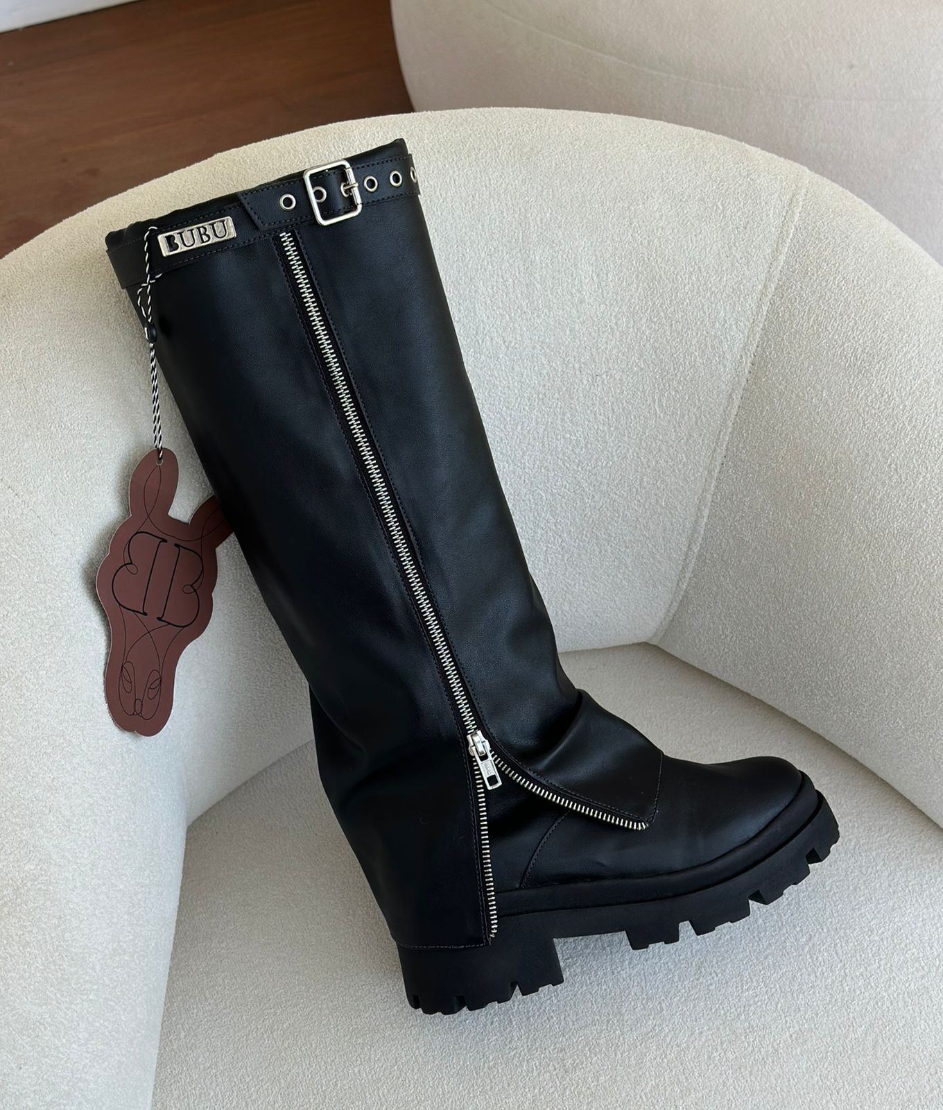 BOTA TRATORADA DETALHE FIVELA